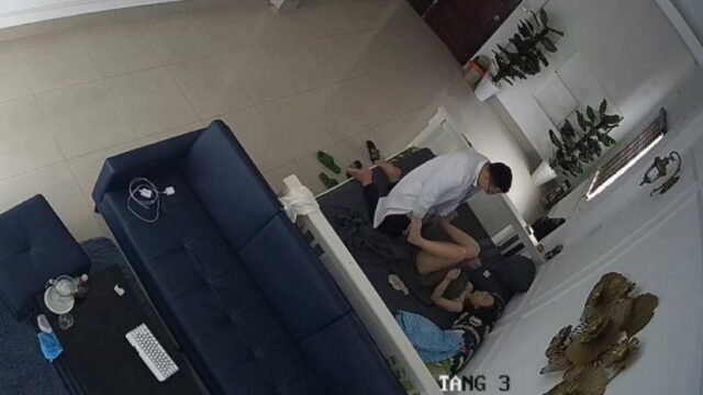Hack camera bác sĩ tranh thủ lúc vắng khách làm nhanh một nháy với vợ cực ngon