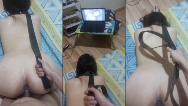 Vừa doggy kiểu nô lệ vừa bật phim sex cho em xem