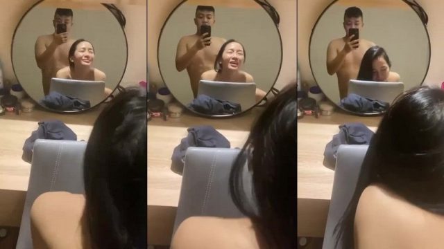 Với vẻ mặt thỏa mãn em cong mông cho anh doggy trước gương