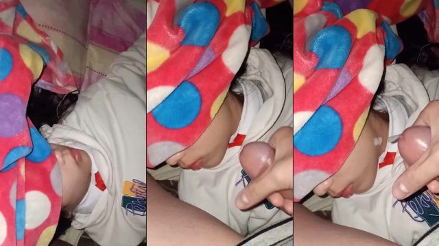 Lén vào phòng em gái lúc đang ngủ vừa xuất tinh thì em tỉnh dậy làm anh rút vội